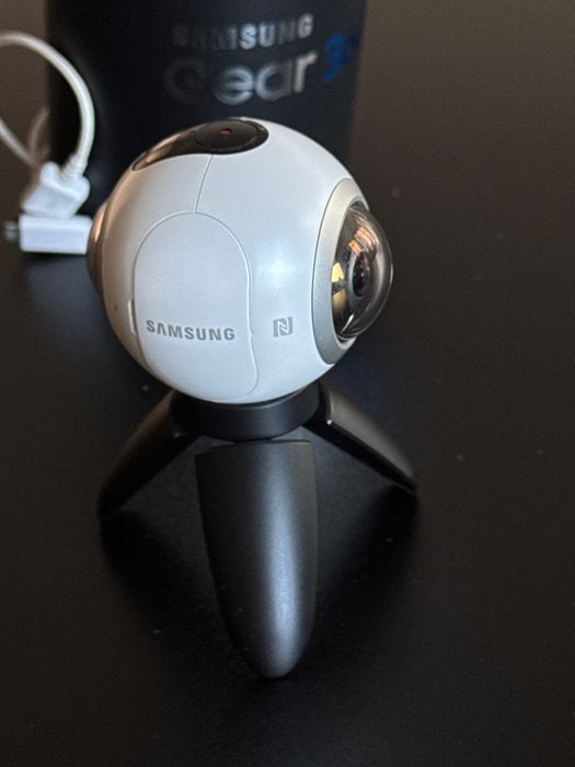 Samsung Gear 360 – Camera 360° + Trepied + 2 Baterii | Set Complet