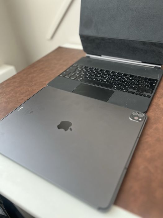 iPad Pro 12,9 128 Gb m1 + apple keyboard