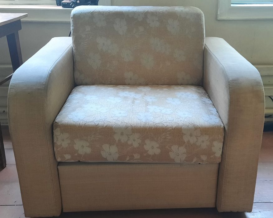 Две бежевые кресло бу 250тысч/ Бу креслолола каймокранг 250мингдан