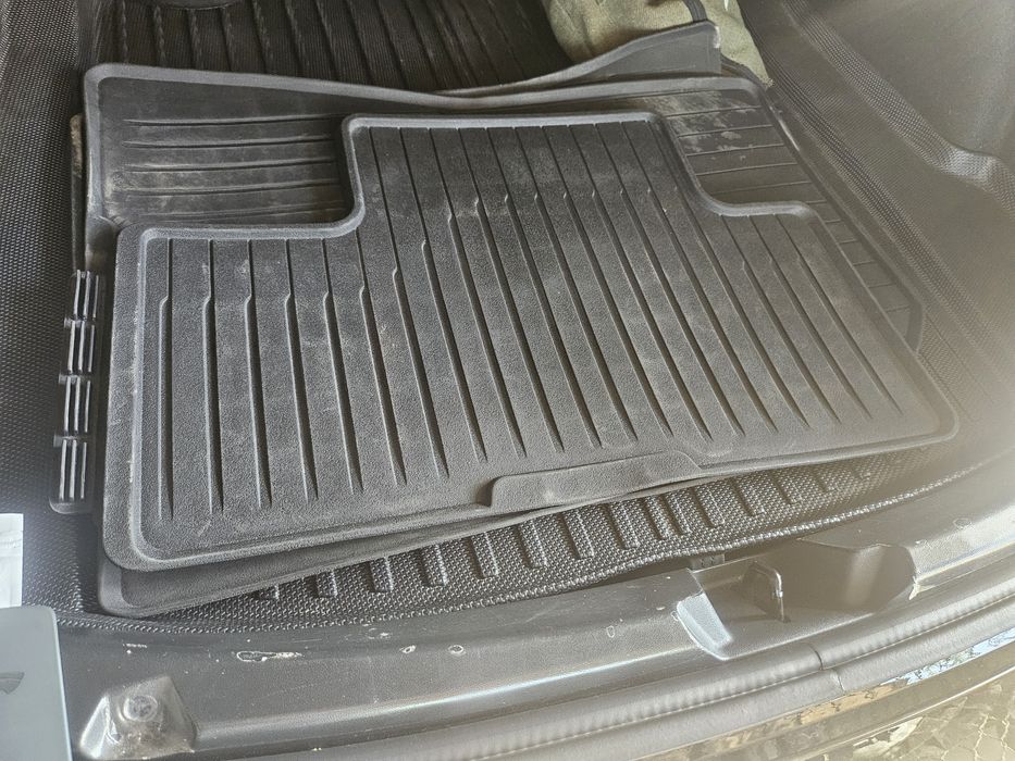 Продам полик для Tesla Model 3