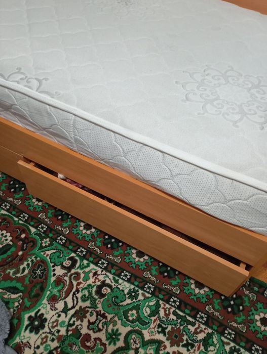 Кровать в хорошем состоянии