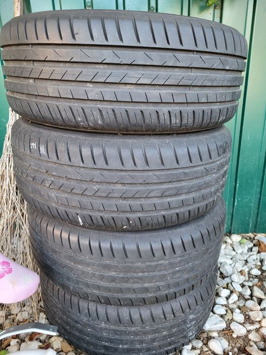 Genti aluminiu cu anvelope de vara aproape noi