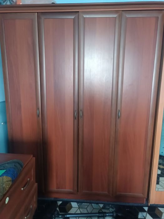Продам шкаф платяной