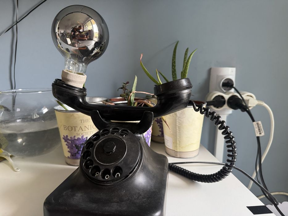 Стар телефон - нощна лампа