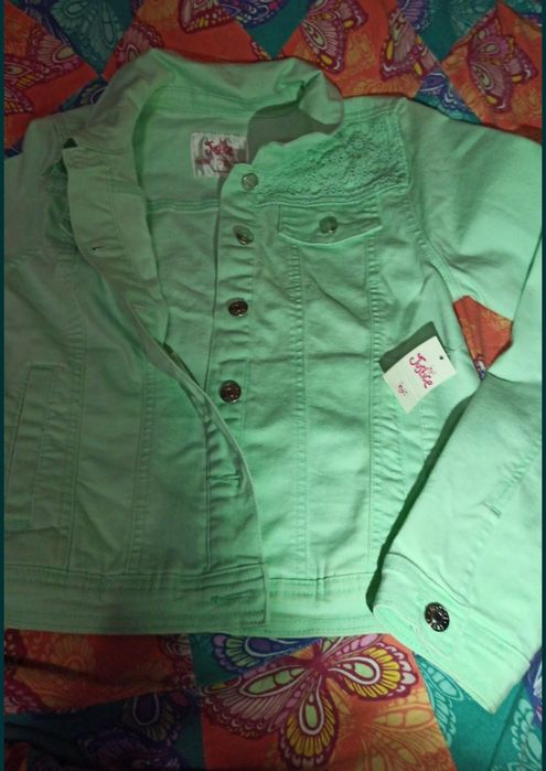 Продам курточки на девочку