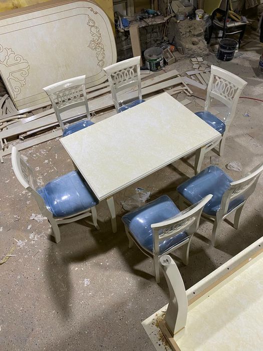 Mehmonxona va Oshxona uchun stol va stullar