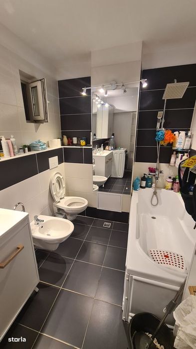 Apartament cu 3 camere de vânzare în Curtea de Argeș.