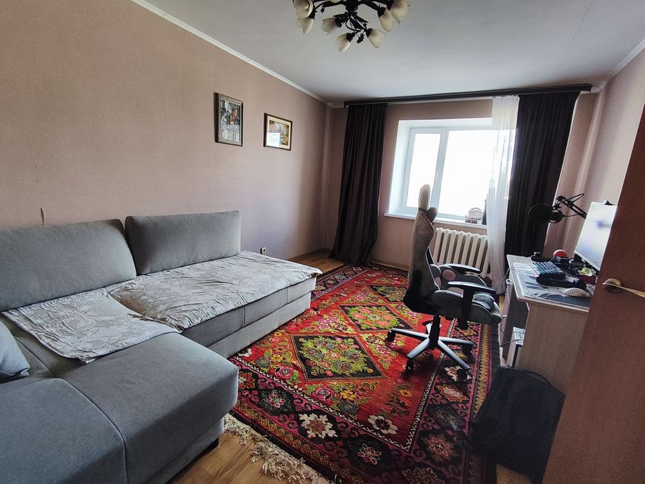 Қолдан тоқылған кілем