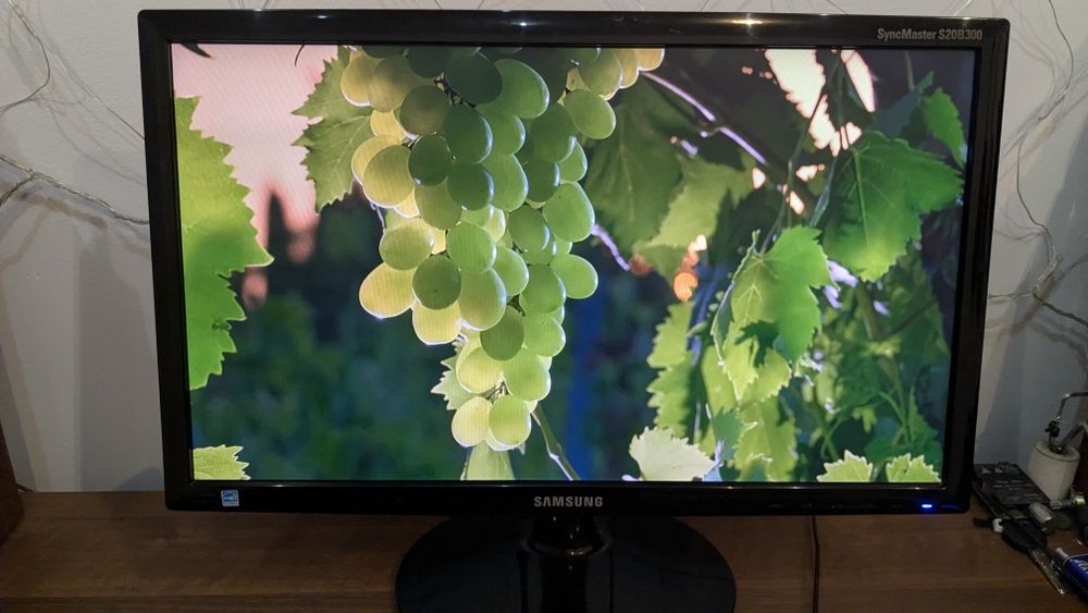 Продам монитор 20"