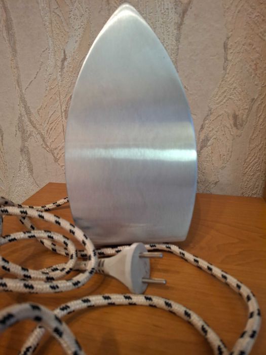 Утюг с терморегулятором,  производство  СССР