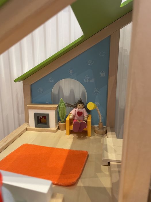 Căsuța de păpuși din lemn natural Hape