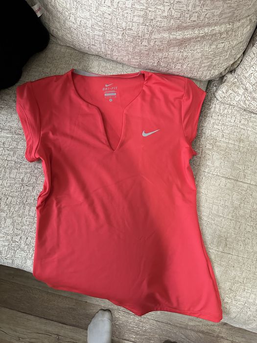 Продам спортивные футболки и кофты