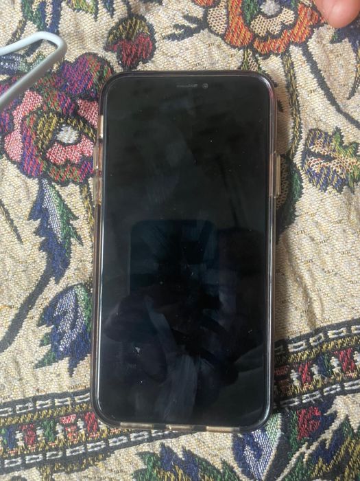 iPhone X продаётся