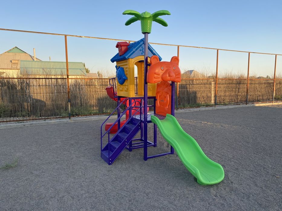 Детский домик новый.