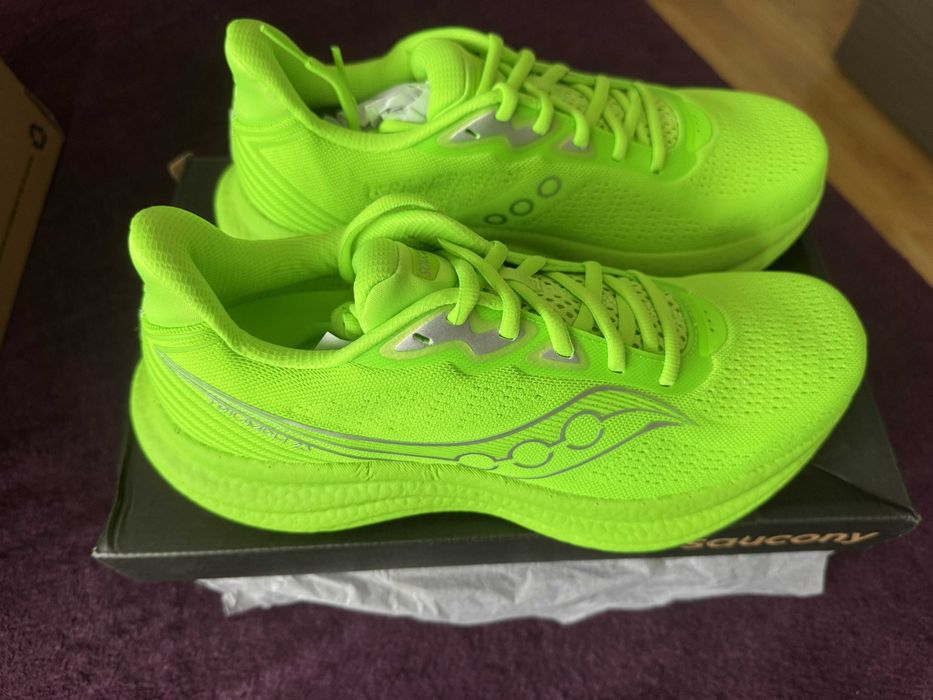 Saucony Thriumph 23 Marime 42 ! Noi, in cutie !!!
