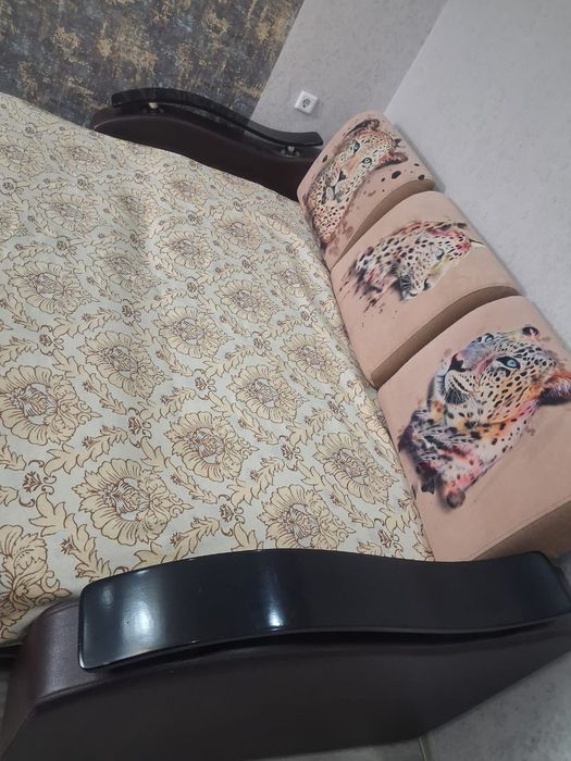 Срочно продаётся диван