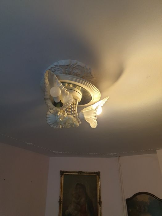 Candelabru pt.nostalgici,din vremuri apuse.