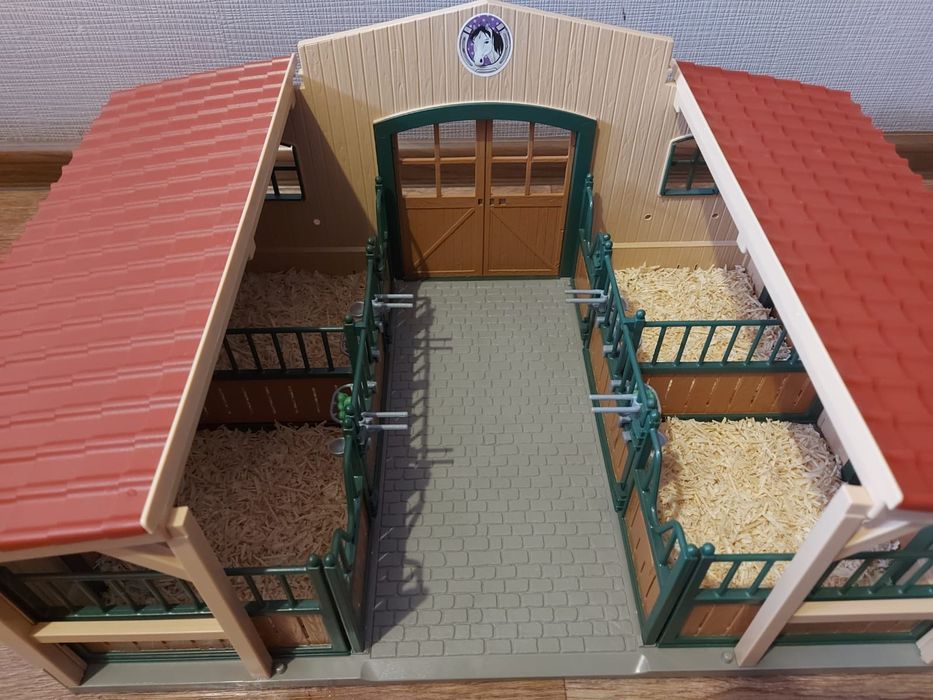 Конюшня Schleich