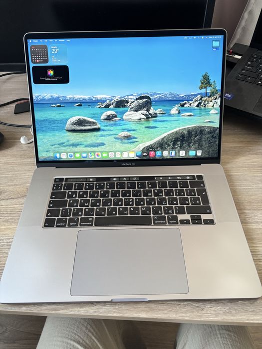 Macbook Pro 16 в хорошем состоянии