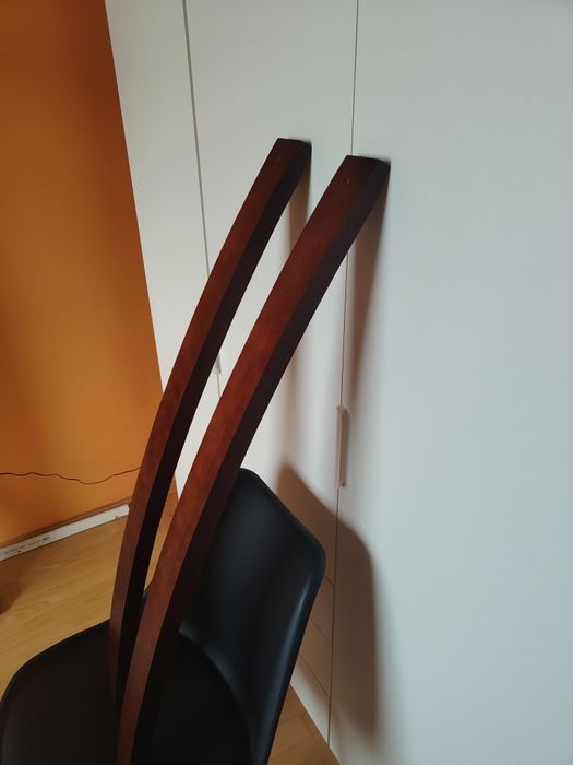 Дървена стойка за вино от дъги на бъчва