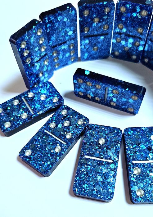 Домино от ероксидна смола