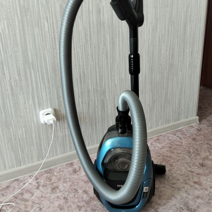 Продам пылесос на запчасти