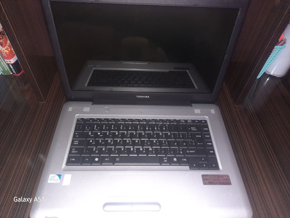 Noutbuk TOSHIBA sotiladi