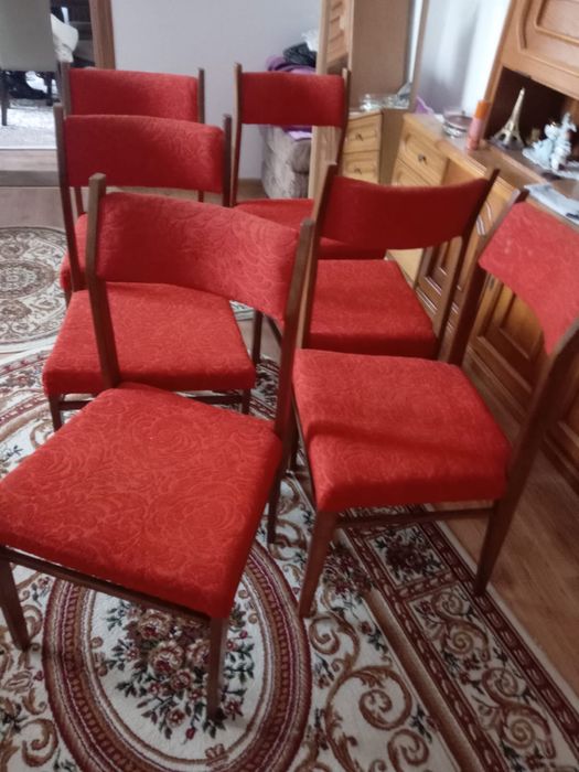 Vand  6 scaune tapitate