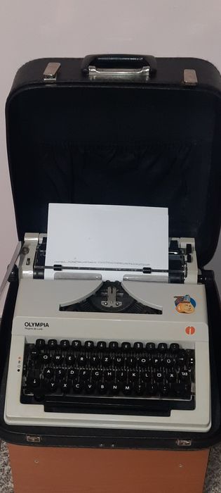 Mașină de scris Olympia Regina de luxe impecabilă