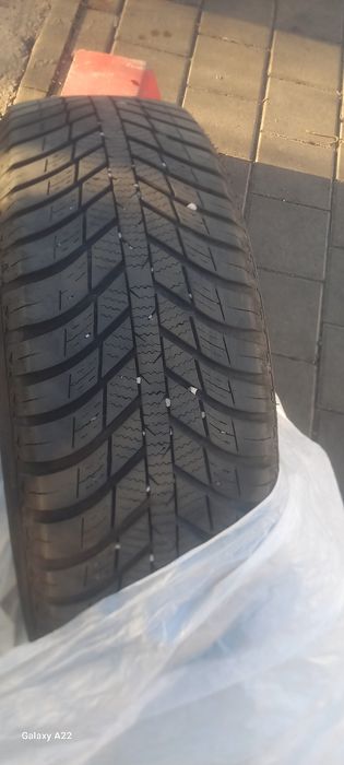 Vând 4 cauciucuri