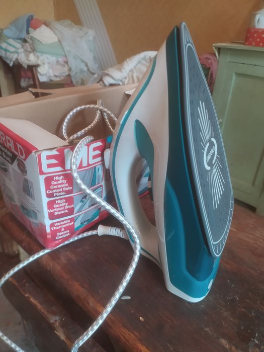 Продам утюг Emerald