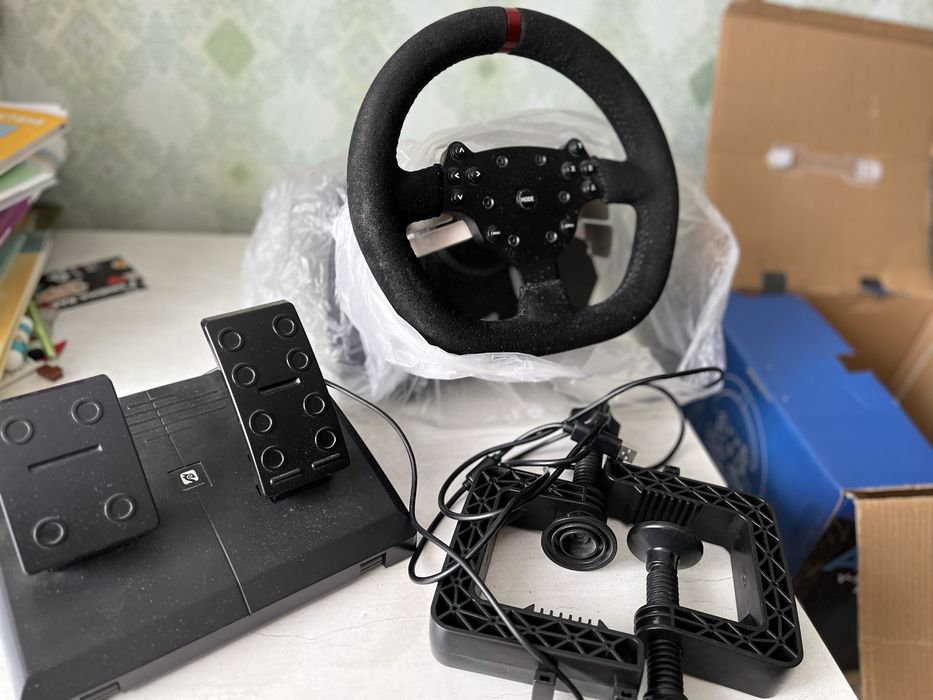 Руль игровой с педалями