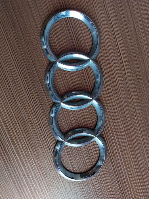 Оригинальный логотип "КОЛЬЦА" шильдик багажника Audi A6 C4 100 кузов