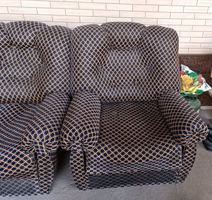 Срочно продаю! Диван и 2 кресло