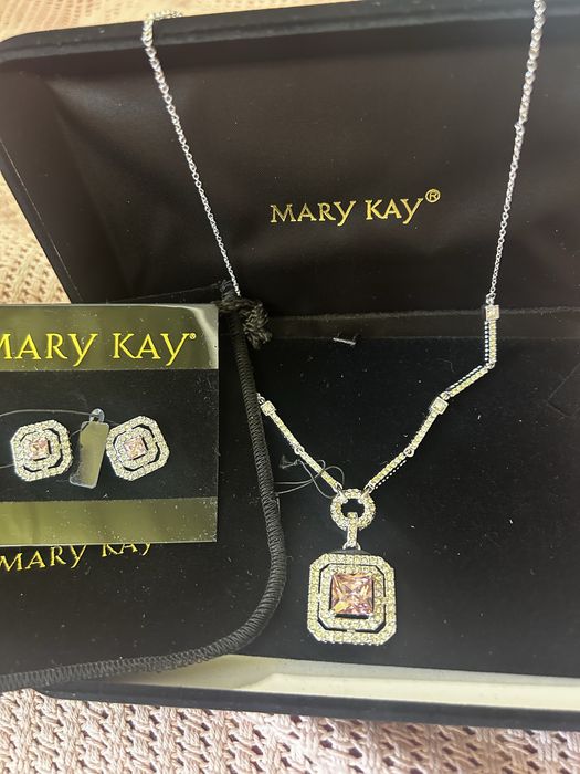 Продам комплект бижутерии