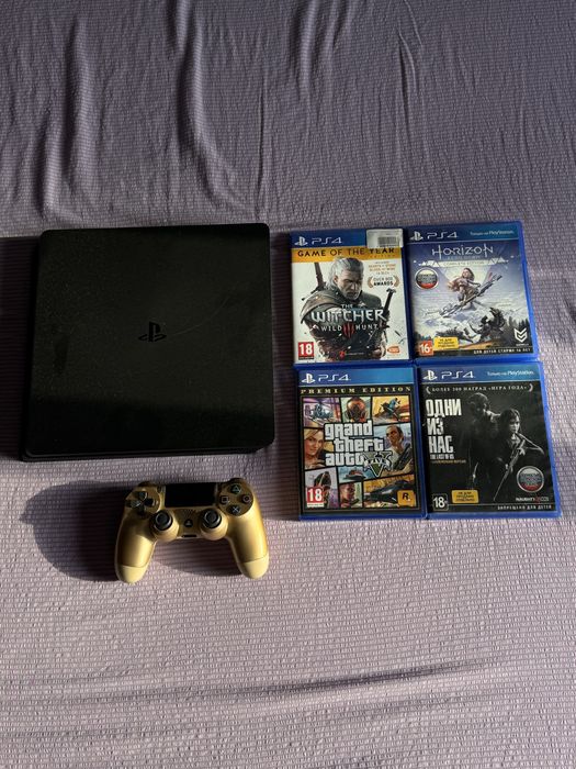 Продам плейстейшн 4 с играми и джостиком