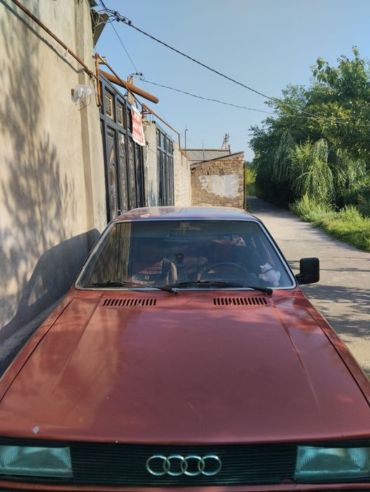 Срочно продаю автомобиль Ауди 80