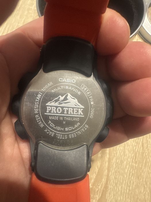 Casio РRO TREK  состояние новых.Недорого.