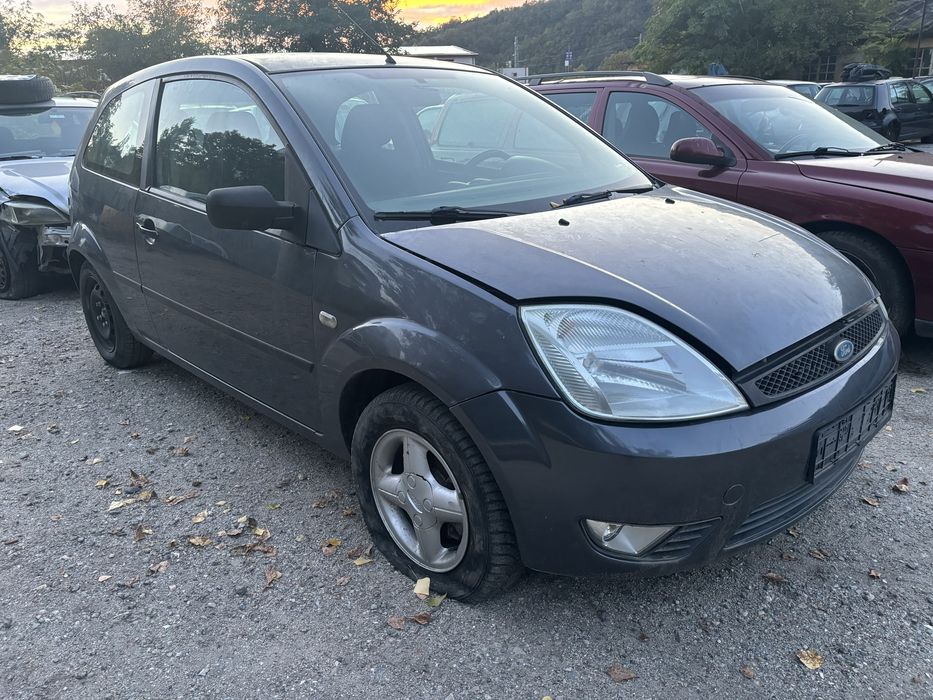 Форд фиеста 1.4 бензин. На части.