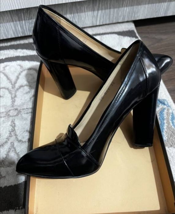 Замонавий аёллар туфлиси