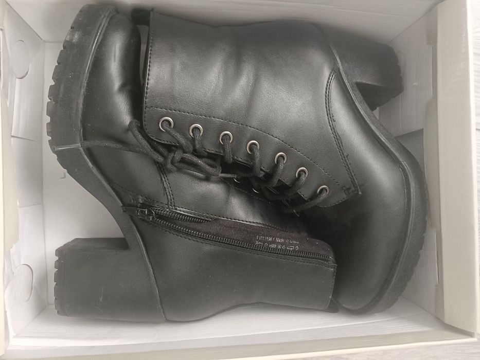 Ghete negre de piele  37