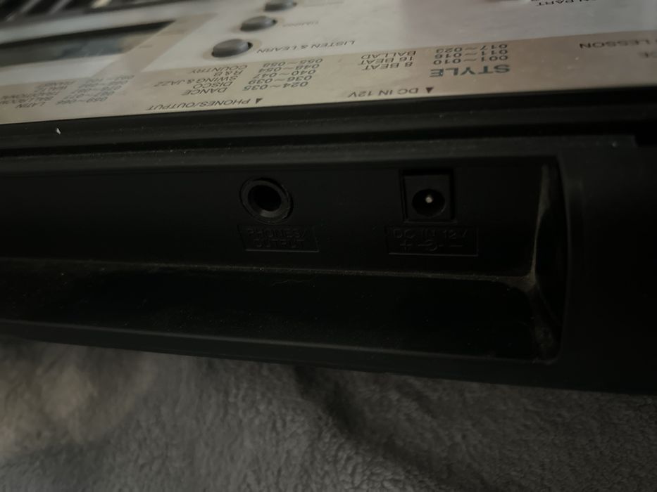 Продам синтезатор yamaha psr e203