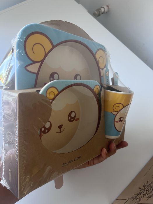 Set farfurii+pahar+tacâmuri pentru copii din fibră de bambus sigilat