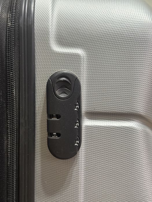 Продаю чемодан