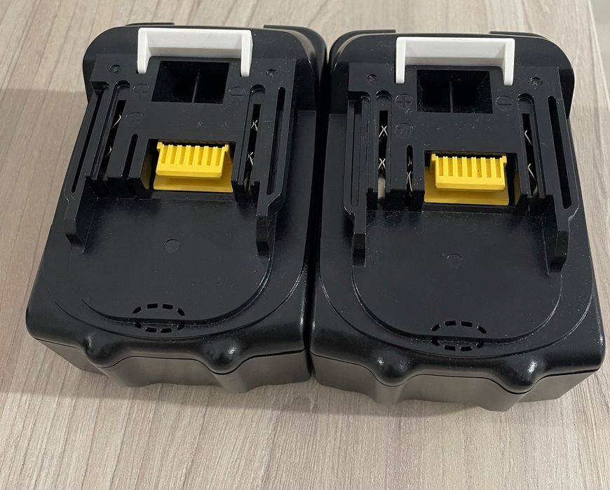 Pachet de doua baterii. 18 V 5000 mAh