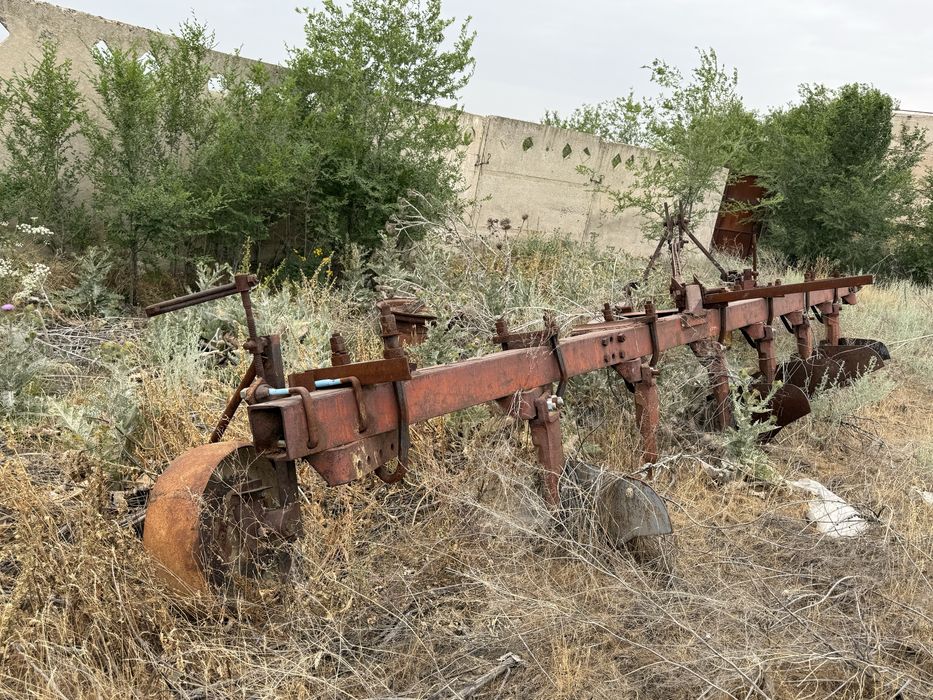 Плуг 8 корпусной