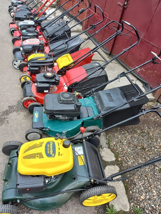 Vand masini tuns iarba