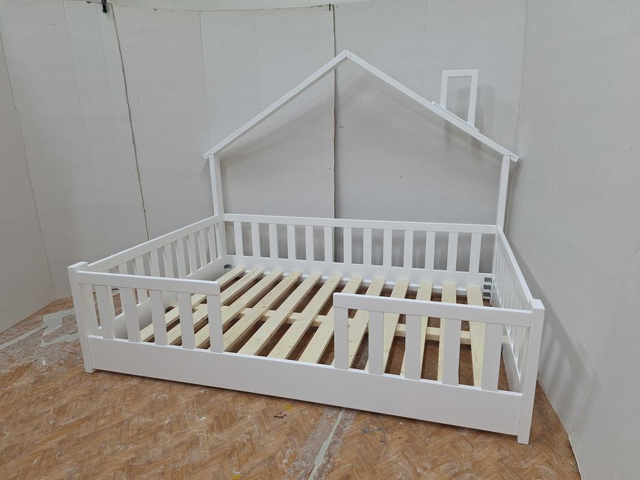 TRANSPORT GRATUIT.Pat tip casuta din lemn masiv.Cod 421