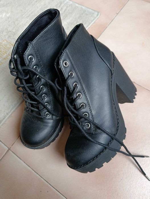 Кожени високи боти с ток H&M