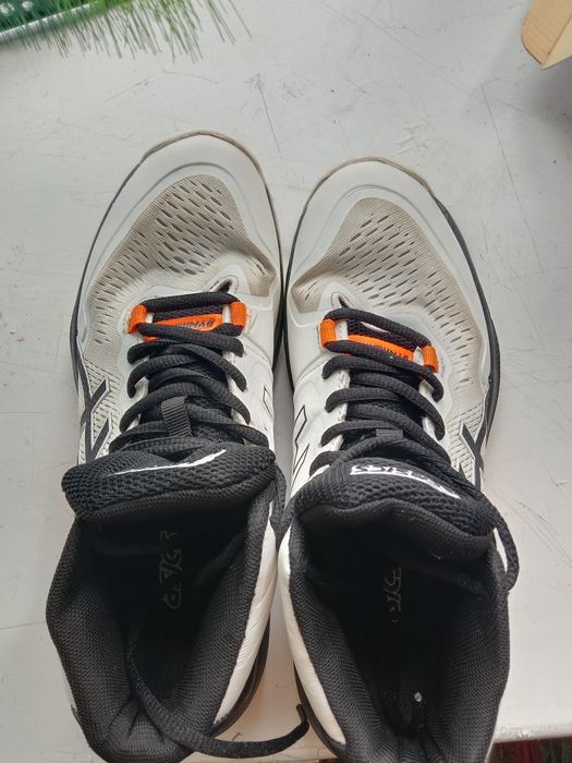 Кроссовки asics для волейбола